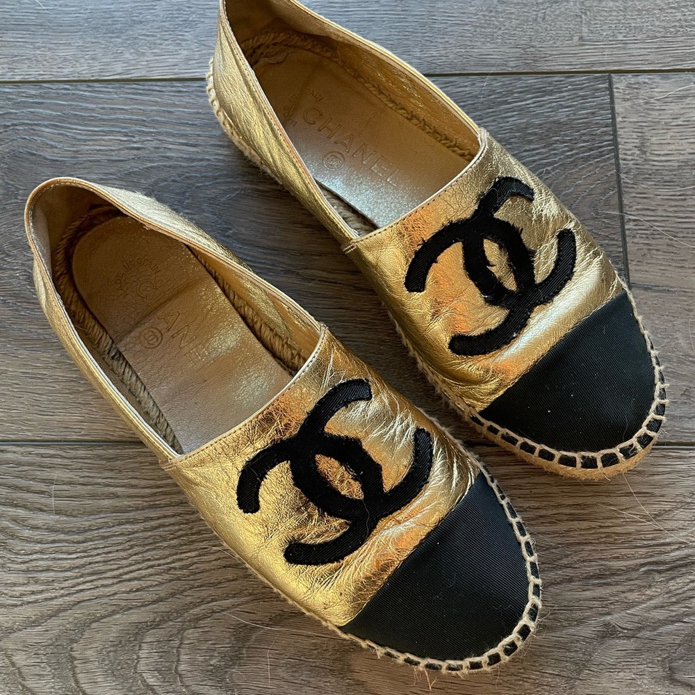 Chanel black and gold espadrille size 37